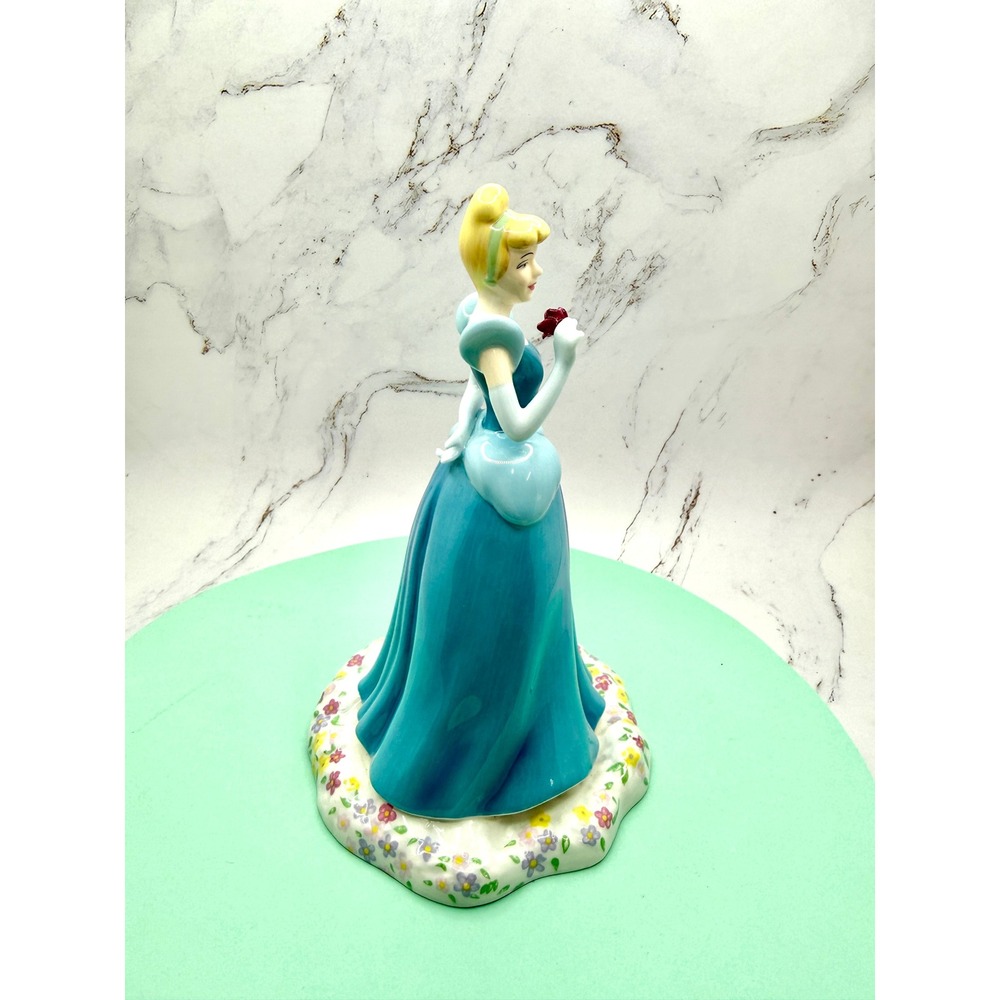 Royal Doulton Disney Cinderella 7" Tall Showcase Collection Hand Made Decorated - Picture 3 of 12
